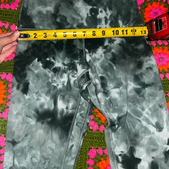 Lululemon - Picture 4 of 4